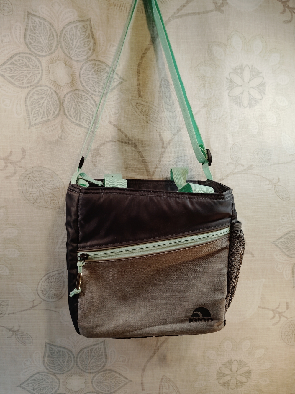 Igloo Two-Tone Grey and Mint Green Insulated Lunch Tote/Cooler Bag